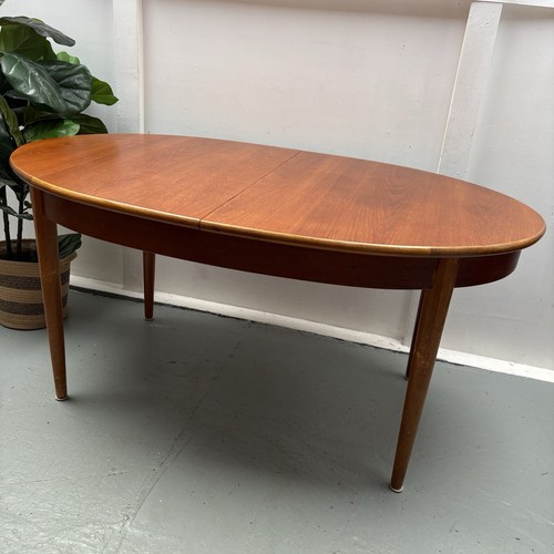 Compact midcentury oval - compact,